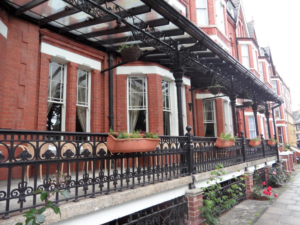 Glen Usk Hotel Llandrindod Wells Exterior foto
